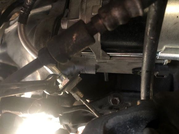 heres the mount for the clutch line in proper orientation, i used a new horseshoe clip 
