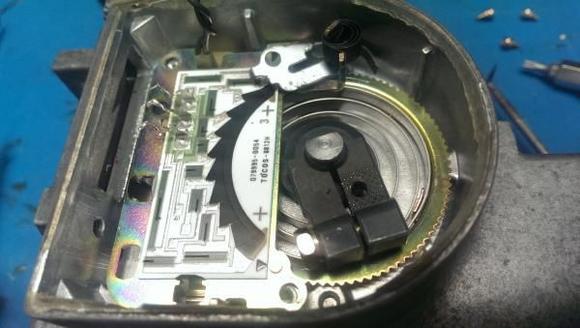 Desoldering the wires from the 22RE AFM to swap internals into the Supra / Cressidia AFM