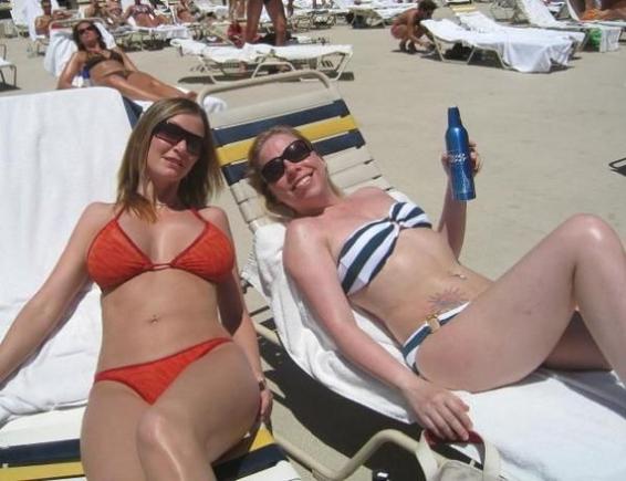 My girl(left)Lisse' and her friend in Vegas.