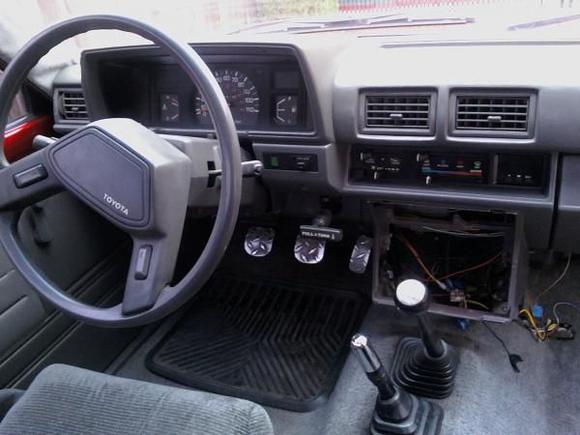 interior has no stereo,speaker,or any type of box that goes where the stereo is mounted.