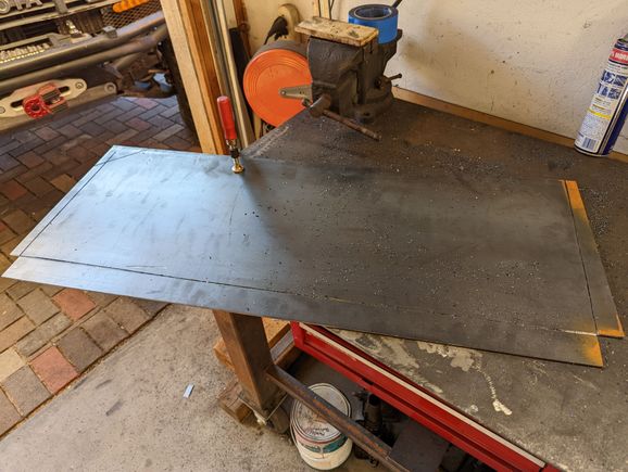 Then I removed my gas tank skid plate to start the long path to making a nice one out of aluminum. But realize, the skid as it is will NOT survive the next offroad trail. My tank is already got some minor damage trough the skid.