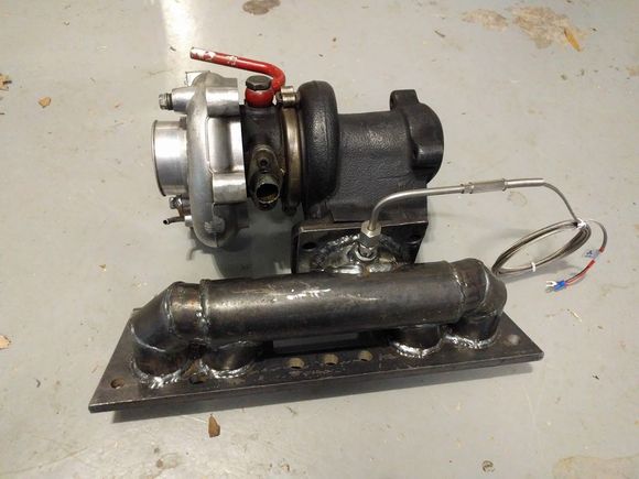 The turbo bolted up to the manifold.