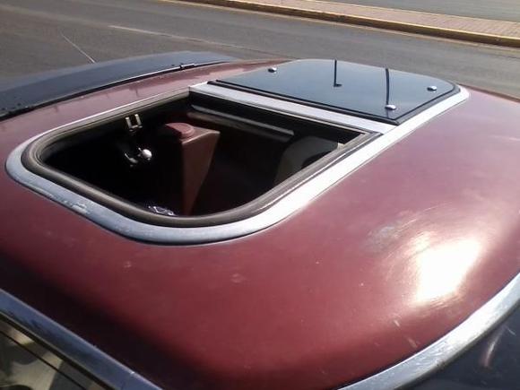 missing right side split sunroof