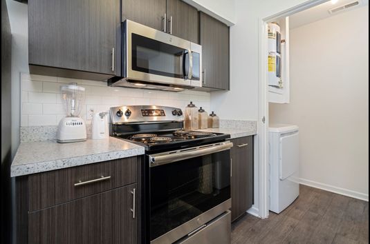 Fairlane Meadow Luxury Townhomes & Apartments - 248 Reviews | Dearborn