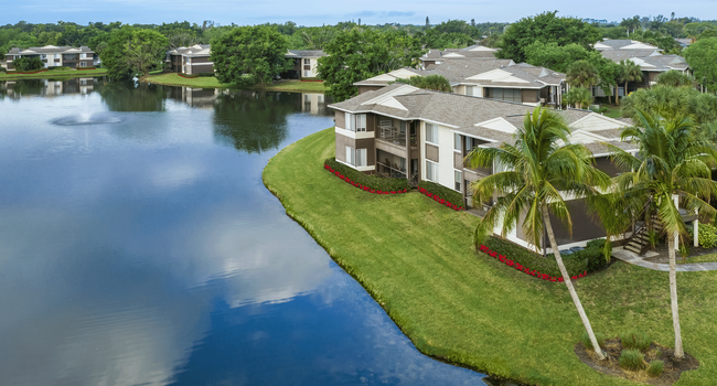 Iona Lakes Apartments - Fort Myers FL