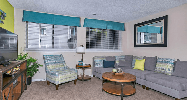 The Club at Cherry Hills Apartment - 176 Reviews | Wichita, KS ...