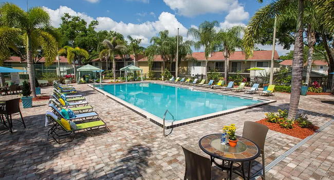 Plenty of poolside loungers for you to lay out in the Florida sunshine!