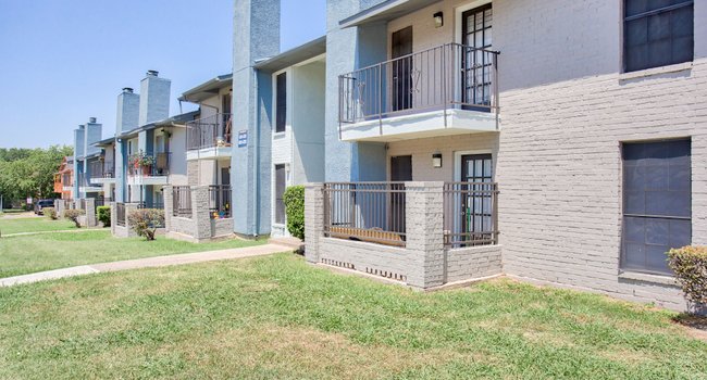 spanish village at bachman lake dallas tx apartments for rent apartmentratings c