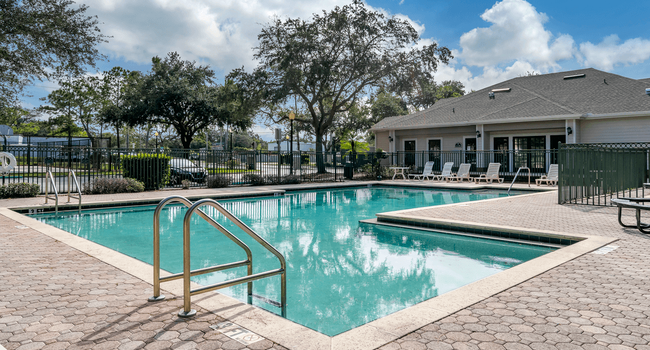 Weston Oaks Apartments - Holiday FL