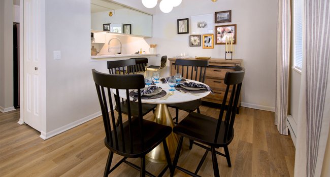 Clover Creek Apartments 209 Reviews Lombard Il Apartments For