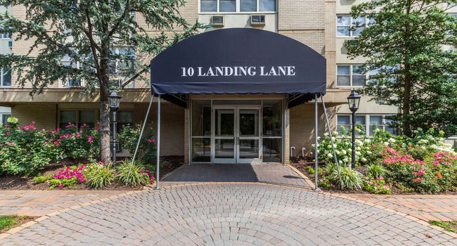 10 Landing Lane - New Brunswick NJ