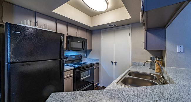 Twentyfive25 24 Reviews Dallas Tx Apartments For Rent Apartmentratings C