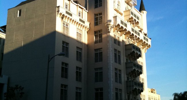 The Piccadilly Apartments 14 Reviews Los Angeles Ca Image Of The Piccadilly Apartments In Los Angeles Ca