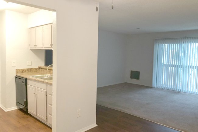 Willow Run Apartments - 5 Reviews | Fayetteville, NC Apartments for