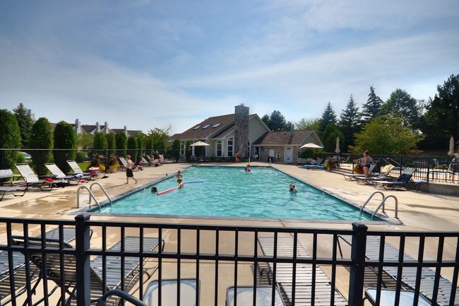 Stonegate - 70 Reviews | New Berlin, WI Apartments for Rent