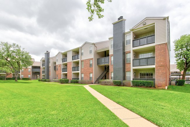 Wimbledon Oaks Apartments - 198 Reviews | Arlington, TX Apartments for