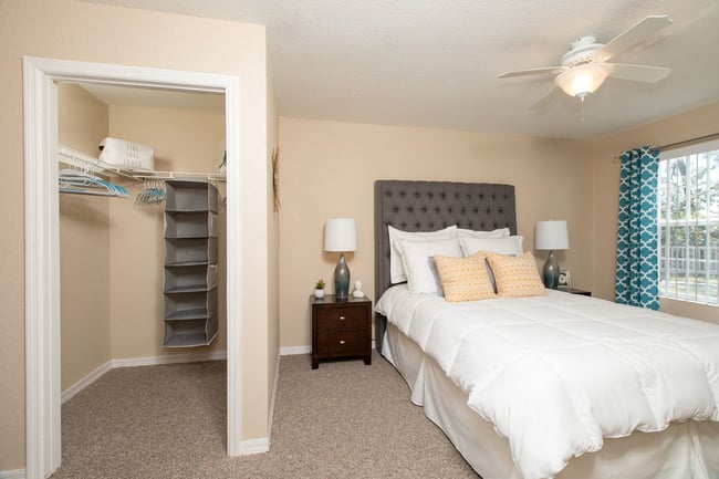 Riverside - 60 Reviews | Tarpon Springs, FL Apartments for Rent ...