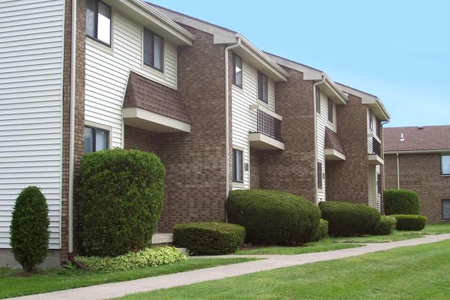 Hidden Creek Townhomes and Apartments - 65 Reviews | Rochester, NY Apartments for Rent ...