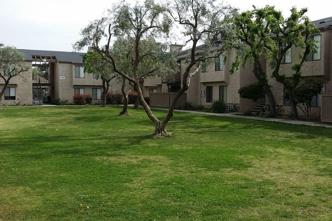 Laurel Tree Apartments - 26 Reviews | Bakersfield, CA Apartments for Rent | ApartmentRatings©